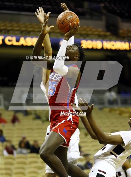 Thumbnail 2 in Cardinal Ritter College Prep vs. Bishop Miege photogallery.