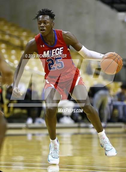 Thumbnail 1 in Cardinal Ritter College Prep vs. Bishop Miege photogallery.