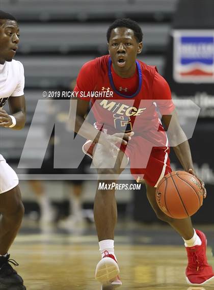 Thumbnail 1 in Cardinal Ritter College Prep vs. Bishop Miege photogallery.