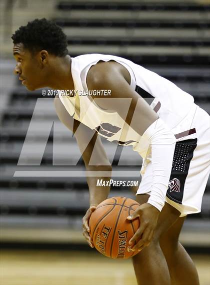 Thumbnail 3 in Cardinal Ritter College Prep vs. Bishop Miege photogallery.