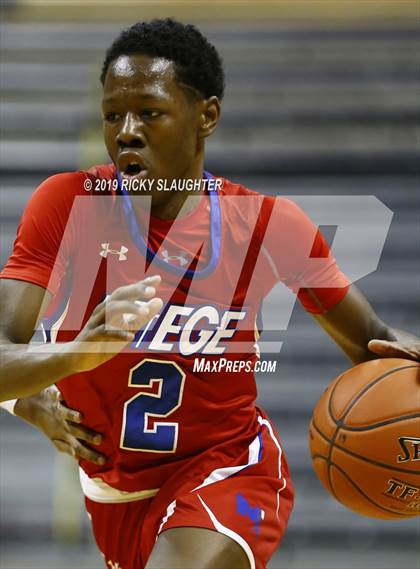 Thumbnail 3 in Cardinal Ritter College Prep vs. Bishop Miege photogallery.