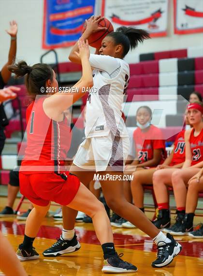 Thumbnail 3 in Hamilton vs. Williams Field (Lady Blackhawks Invitational) photogallery.