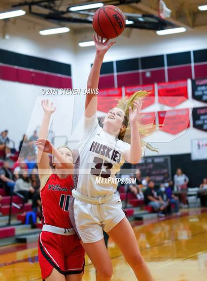 Thumbnail 3 in Hamilton vs. Williams Field (Lady Blackhawks Invitational) photogallery.