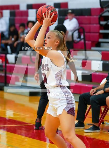 Thumbnail 3 in Hamilton vs. Williams Field (Lady Blackhawks Invitational) photogallery.