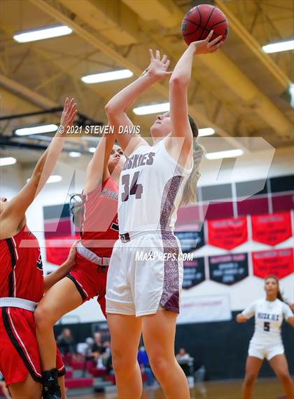 Thumbnail 3 in Hamilton vs. Williams Field (Lady Blackhawks Invitational) photogallery.