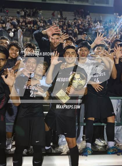 Thumbnail 2 in Horn vs Mesquite (UIL A D2 Regional Finals) photogallery.