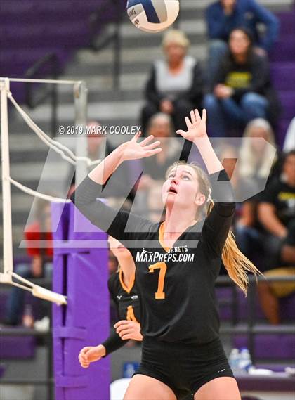 Thumbnail 3 in Hillsboro vs. Gatesville (UIL 4A Bi-District) photogallery.