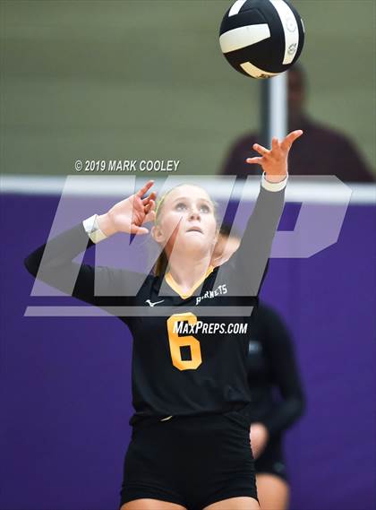 Thumbnail 1 in Hillsboro vs. Gatesville (UIL 4A Bi-District) photogallery.