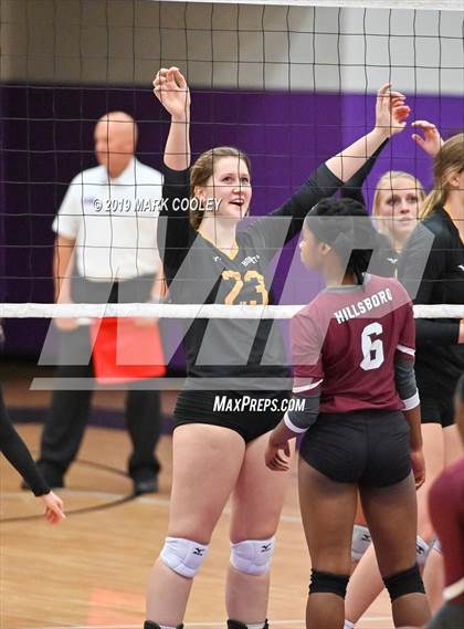 Thumbnail 1 in Hillsboro vs. Gatesville (UIL 4A Bi-District) photogallery.