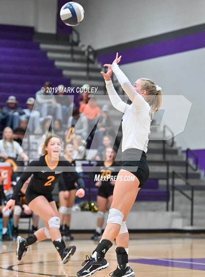 Thumbnail 3 in Hillsboro vs. Gatesville (UIL 4A Bi-District) photogallery.