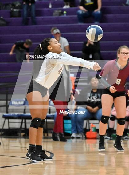 Thumbnail 2 in Hillsboro vs. Gatesville (UIL 4A Bi-District) photogallery.