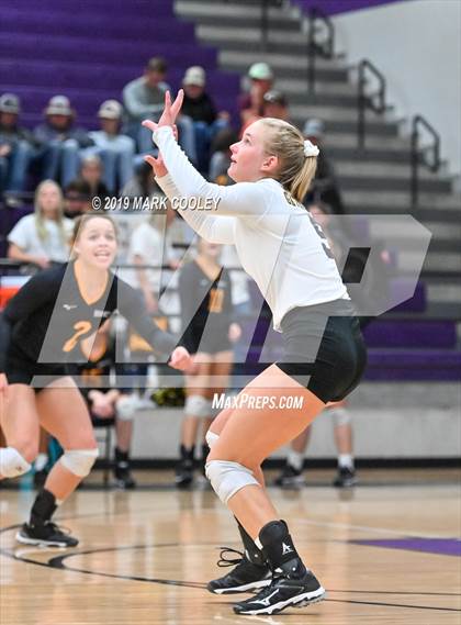 Thumbnail 2 in Hillsboro vs. Gatesville (UIL 4A Bi-District) photogallery.