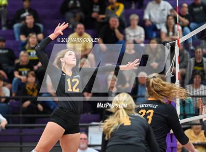 Thumbnail 2 in Hillsboro vs. Gatesville (UIL 4A Bi-District) photogallery.