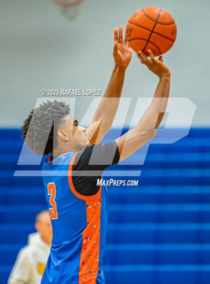 Thumbnail 2 in Brennan vs. Grand Oaks (McDonald's Texas Invitational) photogallery.