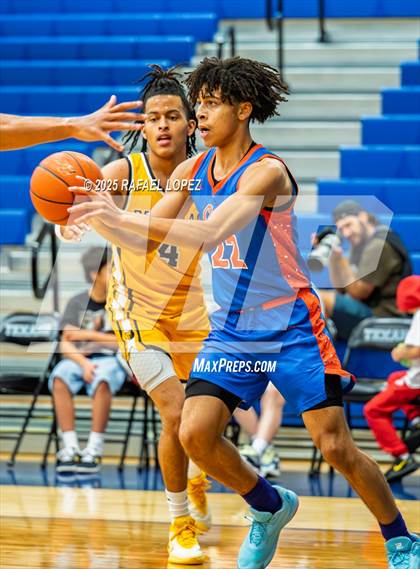 Thumbnail 1 in Brennan vs. Grand Oaks (McDonald's Texas Invitational) photogallery.