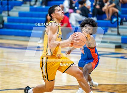 Thumbnail 3 in Brennan vs. Grand Oaks (McDonald's Texas Invitational) photogallery.