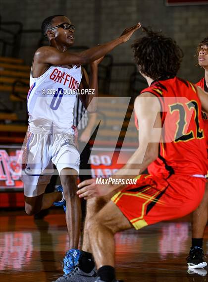 Thumbnail 2 in Los Alamitos vs. Mission Viejo (Mater Dei Extravaganza) photogallery.