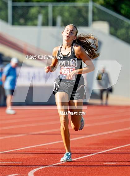Thumbnail 2 in UIL 1A Girls Track & Field Finals photogallery.