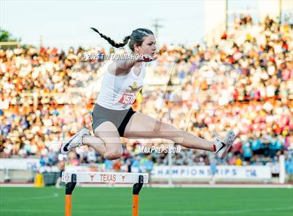 Thumbnail 2 in UIL 1A Girls Track & Field Finals photogallery.