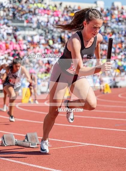 Thumbnail 2 in UIL 1A Girls Track & Field Finals photogallery.
