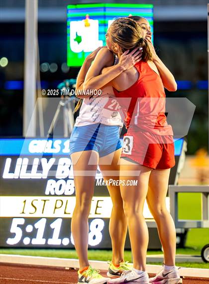 Thumbnail 3 in UIL 1A Girls Track & Field Finals photogallery.