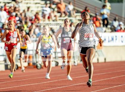 Thumbnail 3 in UIL 1A Girls Track & Field Finals photogallery.