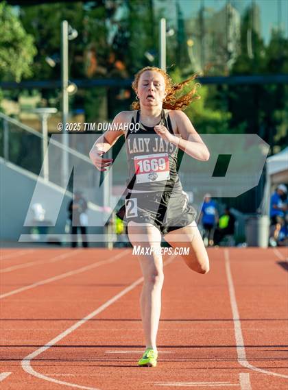 Thumbnail 2 in UIL 1A Girls Track & Field Finals photogallery.