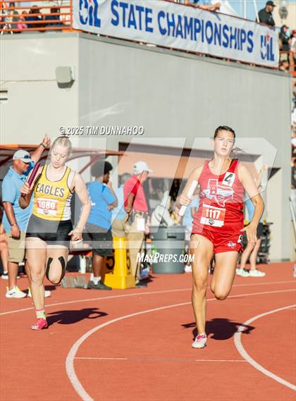 Thumbnail 2 in UIL 1A Girls Track & Field Finals photogallery.