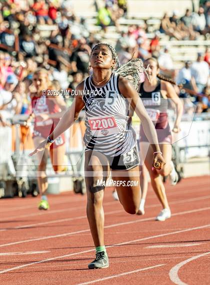 Thumbnail 3 in UIL 1A Girls Track & Field Finals photogallery.