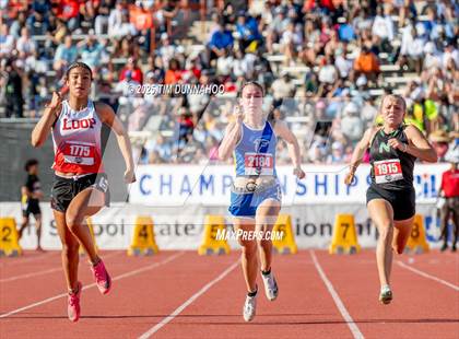 Thumbnail 2 in UIL 1A Girls Track & Field Finals photogallery.