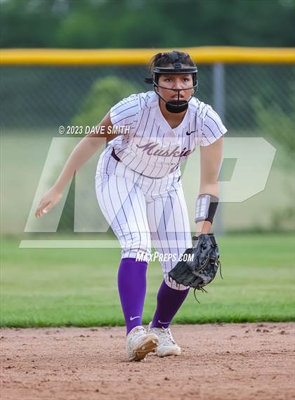 Thumbnail 3 in Muscatine vs Pleasant Valley (Linn-Mar/Alburnett Invitational) photogallery.