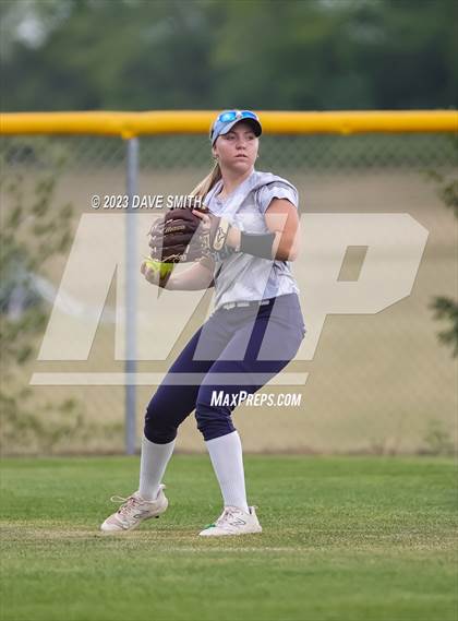 Thumbnail 2 in Muscatine vs Pleasant Valley (Linn-Mar/Alburnett Invitational) photogallery.