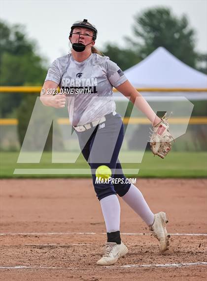 Thumbnail 2 in Muscatine vs Pleasant Valley (Linn-Mar/Alburnett Invitational) photogallery.