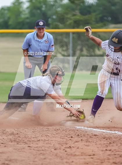 Thumbnail 1 in Muscatine vs Pleasant Valley (Linn-Mar/Alburnett Invitational) photogallery.