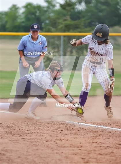 Thumbnail 2 in Muscatine vs Pleasant Valley (Linn-Mar/Alburnett Invitational) photogallery.