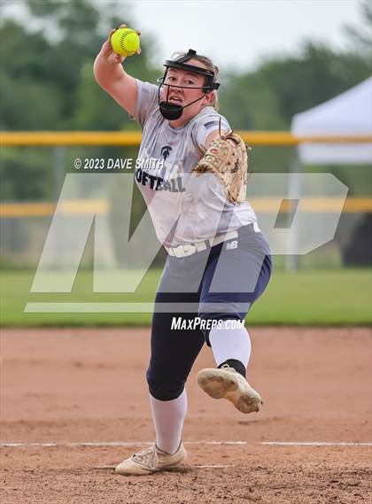 Thumbnail 2 in Muscatine vs Pleasant Valley (Linn-Mar/Alburnett Invitational) photogallery.