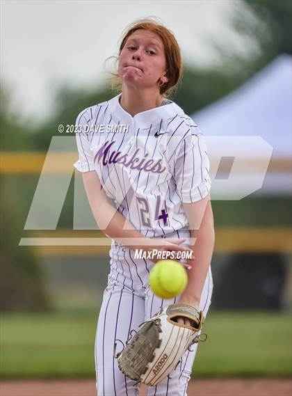 Thumbnail 3 in Muscatine vs Pleasant Valley (Linn-Mar/Alburnett Invitational) photogallery.
