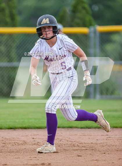 Thumbnail 2 in Muscatine vs Pleasant Valley (Linn-Mar/Alburnett Invitational) photogallery.