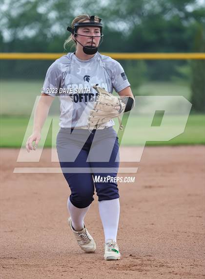Thumbnail 3 in Muscatine vs Pleasant Valley (Linn-Mar/Alburnett Invitational) photogallery.