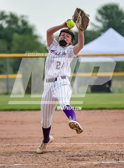 Thumbnail 2 in Muscatine vs Pleasant Valley (Linn-Mar/Alburnett Invitational) photogallery.