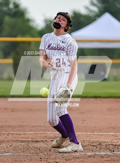 Thumbnail 3 in Muscatine vs Pleasant Valley (Linn-Mar/Alburnett Invitational) photogallery.
