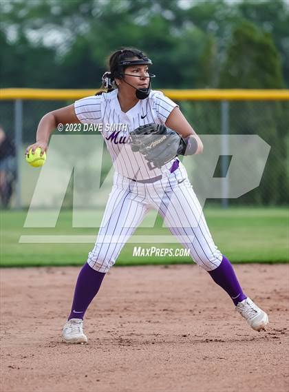 Thumbnail 3 in Muscatine vs Pleasant Valley (Linn-Mar/Alburnett Invitational) photogallery.