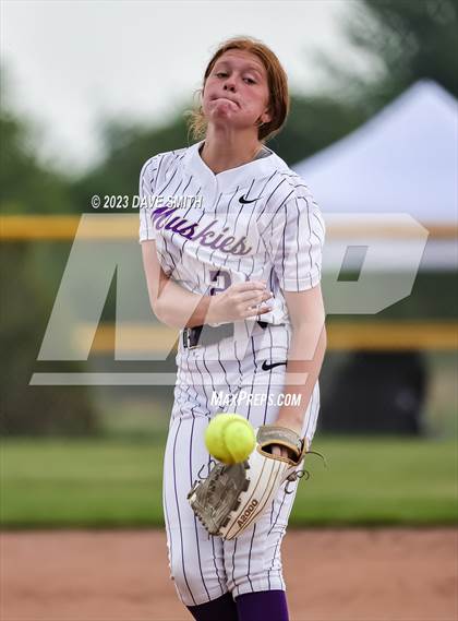 Thumbnail 3 in Muscatine vs Pleasant Valley (Linn-Mar/Alburnett Invitational) photogallery.