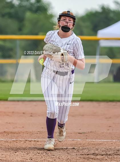 Thumbnail 2 in Muscatine vs Pleasant Valley (Linn-Mar/Alburnett Invitational) photogallery.