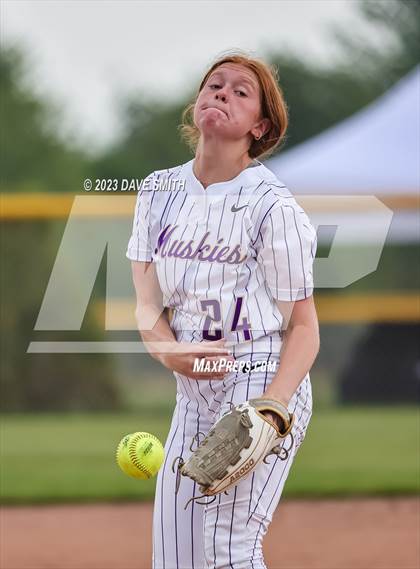 Thumbnail 2 in Muscatine vs Pleasant Valley (Linn-Mar/Alburnett Invitational) photogallery.