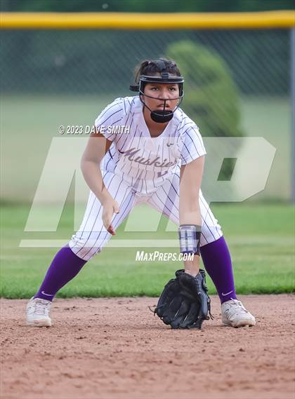 Thumbnail 2 in Muscatine vs Pleasant Valley (Linn-Mar/Alburnett Invitational) photogallery.