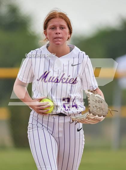 Thumbnail 1 in Muscatine vs Pleasant Valley (Linn-Mar/Alburnett Invitational) photogallery.