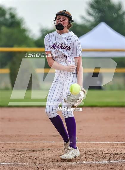 Thumbnail 2 in Muscatine vs Pleasant Valley (Linn-Mar/Alburnett Invitational) photogallery.