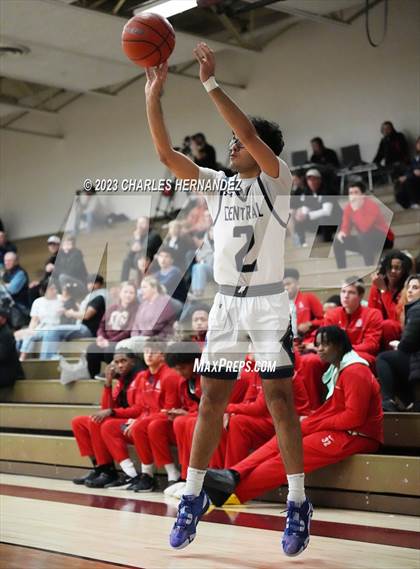 Thumbnail 1 in Central Catholic vs Nolan Catholic (TAPPS 6A Area Playoff) photogallery.