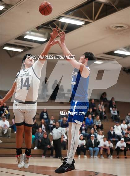 Thumbnail 2 in Central Catholic vs Nolan Catholic (TAPPS 6A Area Playoff) photogallery.